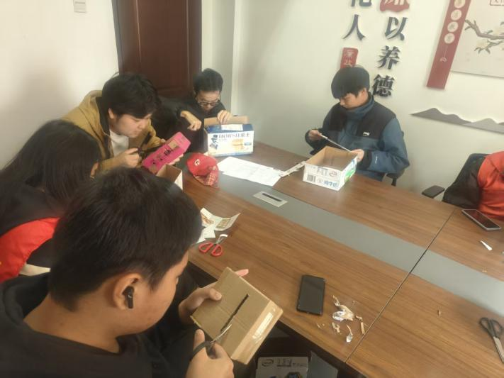 废品换新生 收纳创意点亮宿舍生活